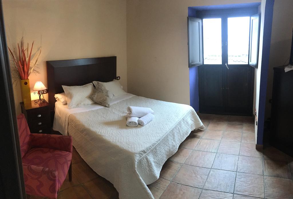 Apartamentos Victoria Bujalance Екстериор снимка