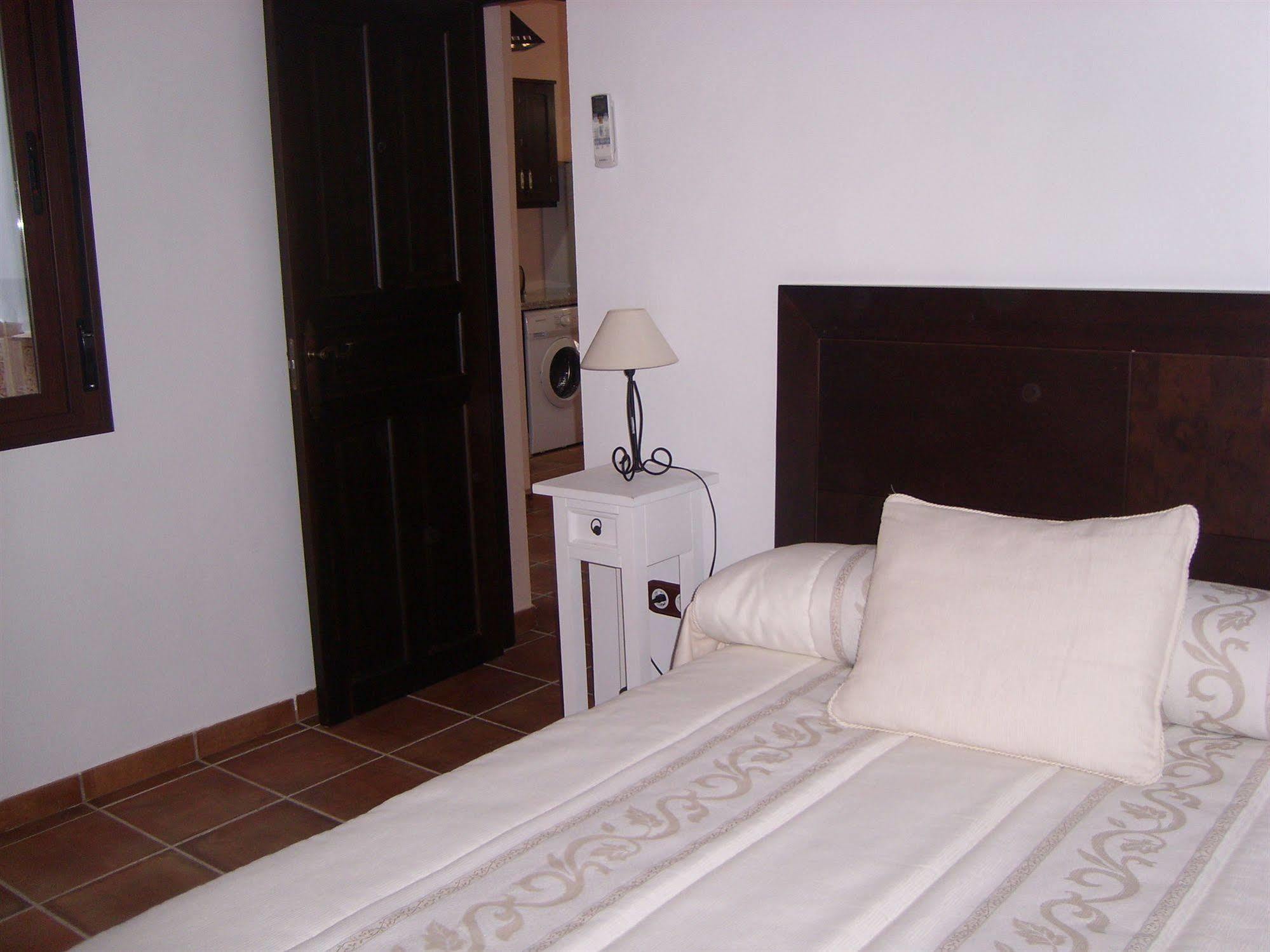Apartamentos Victoria Bujalance Екстериор снимка